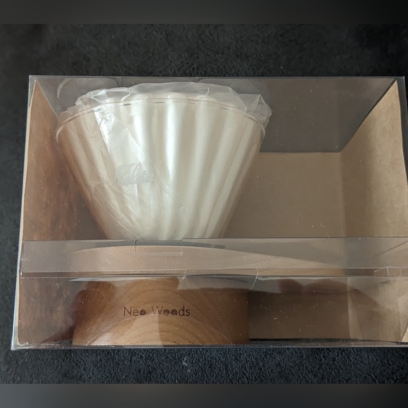 Kalita Wave Glass and Neo Wood Coffee Dripper - Picture 2 of 4